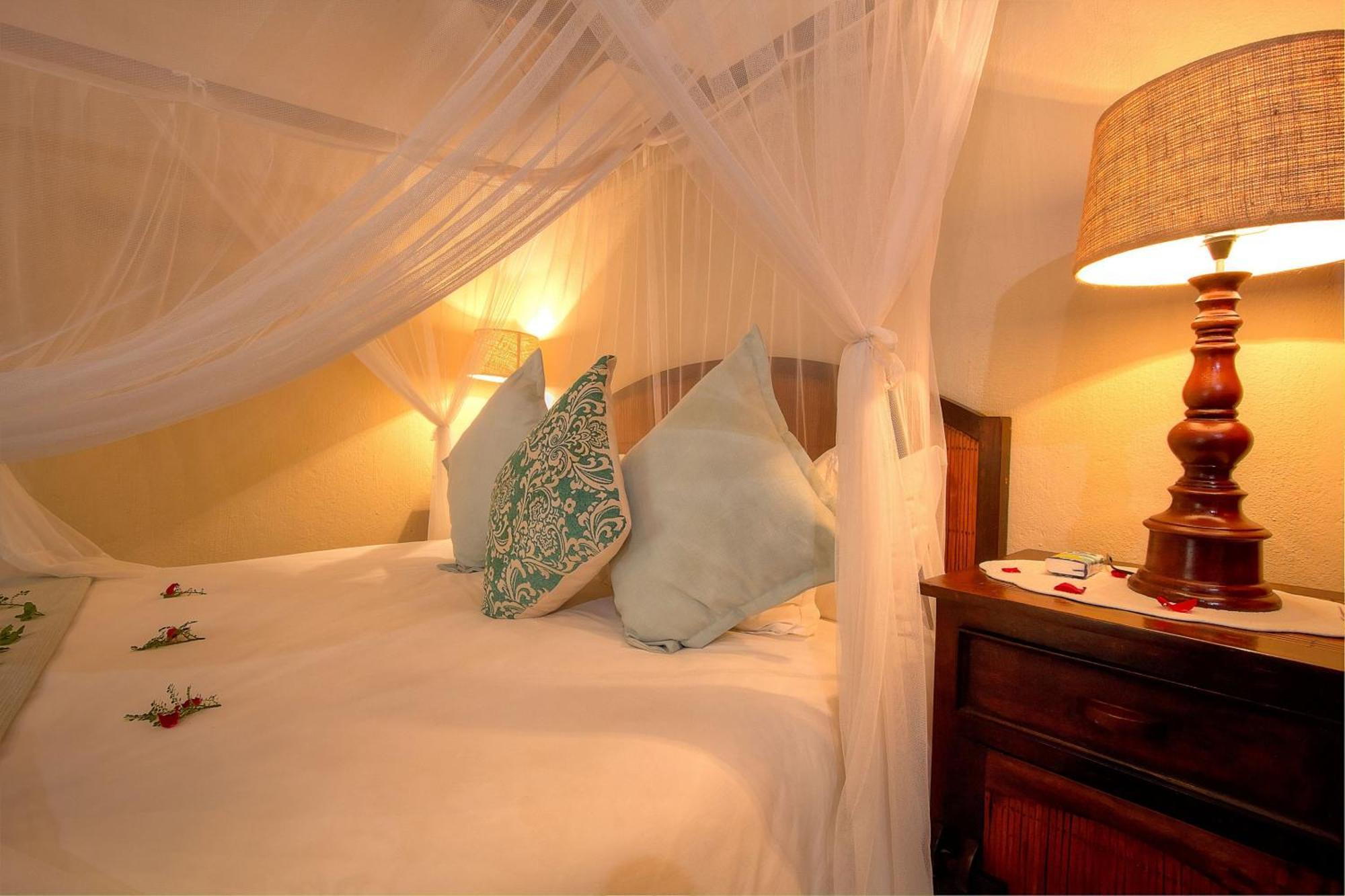Mvuradona Safari Lodge Marloth Park Room photo