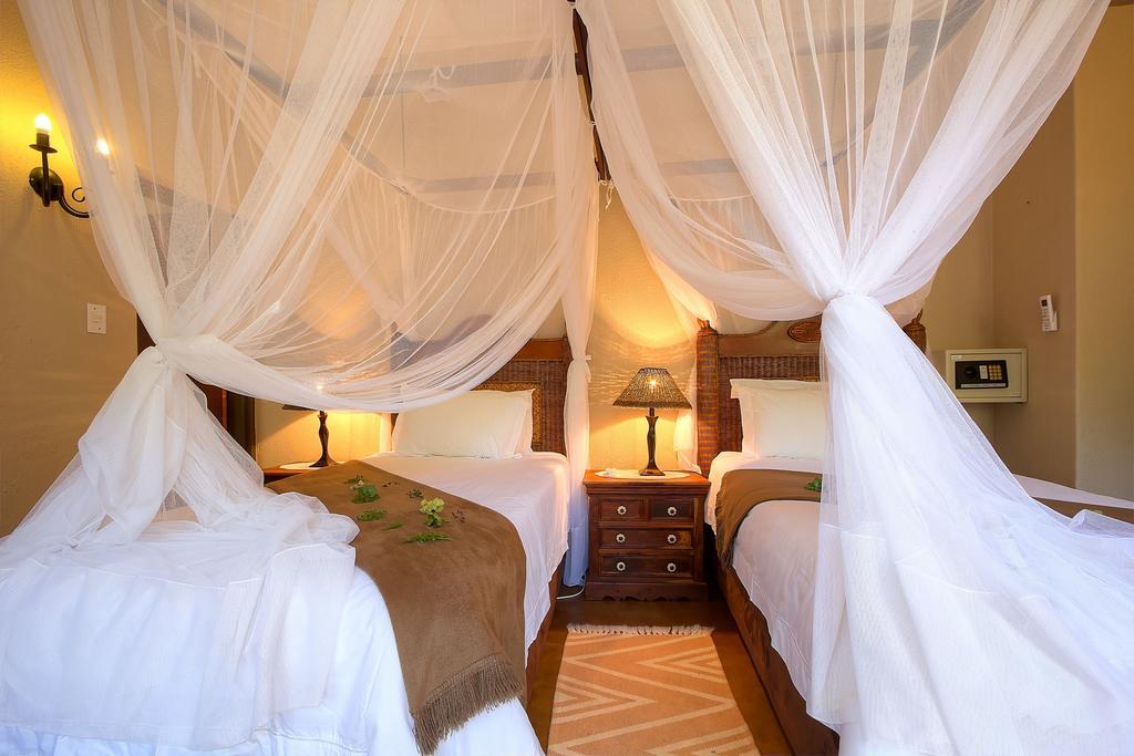 Mvuradona Safari Lodge Marloth Park Exterior photo